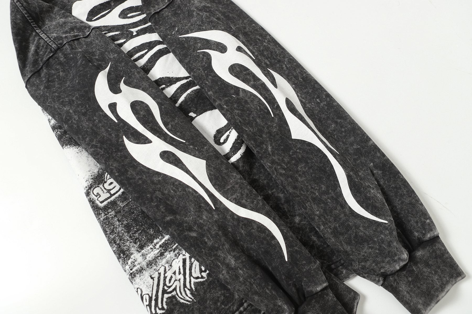 Hellstar Eye & Flame Graphic Long-Sleeve T-Shirt — detail
