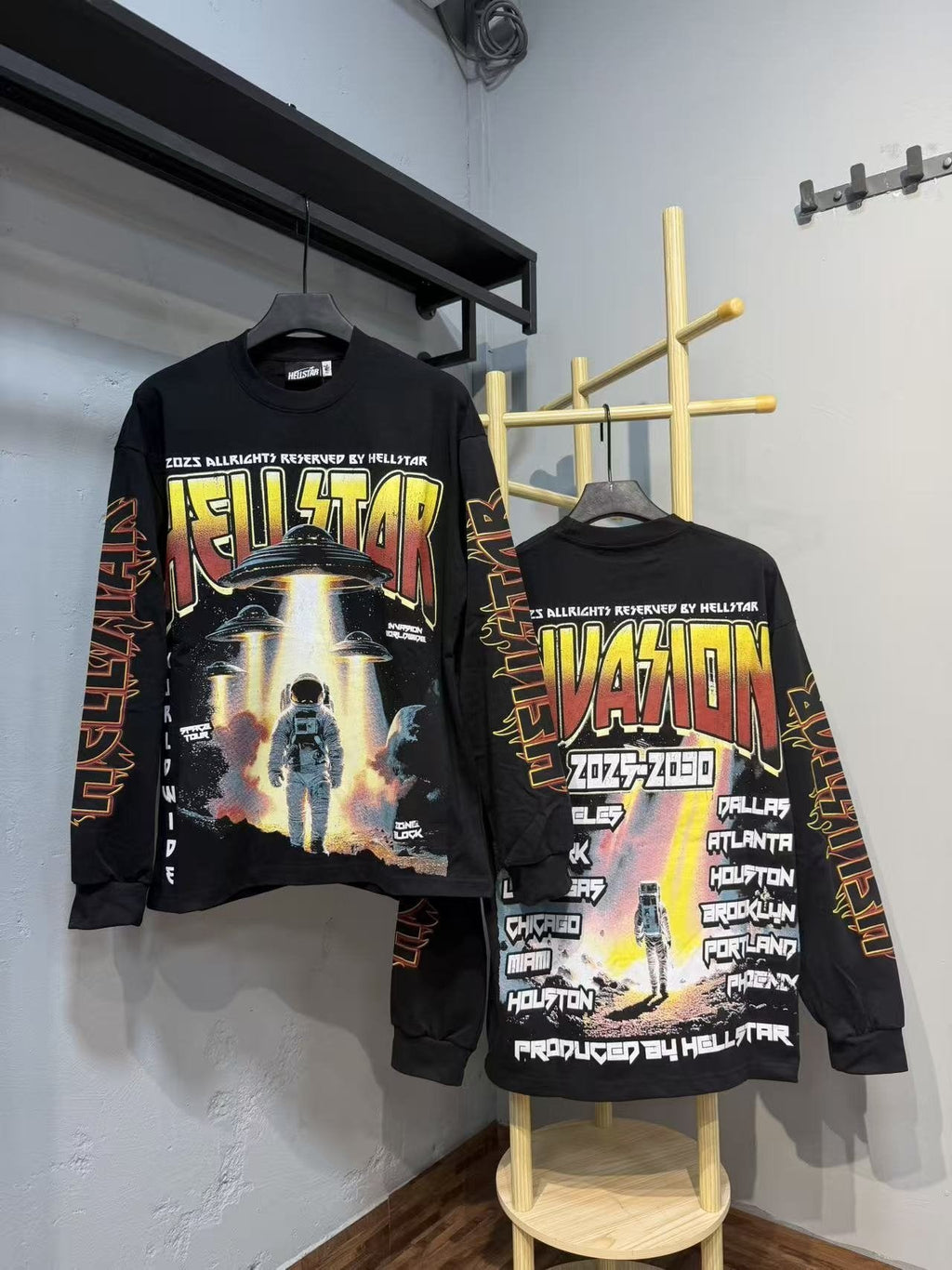 Hellstar UFO Astronaut Graphic Long-Sleeve T-Shirt — context