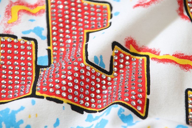 VALE USA Tiger Rhinestone Graphic T-Shirt — detail