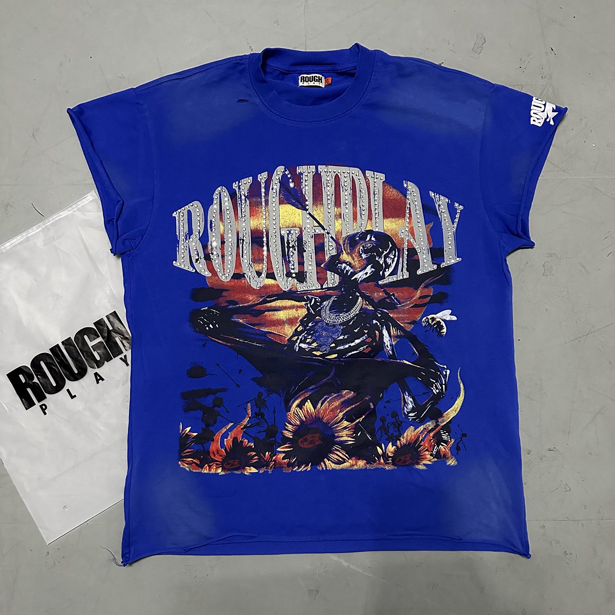 Rough Play Arrow Skull Rhinestone Sleeveless T-Shirt — context