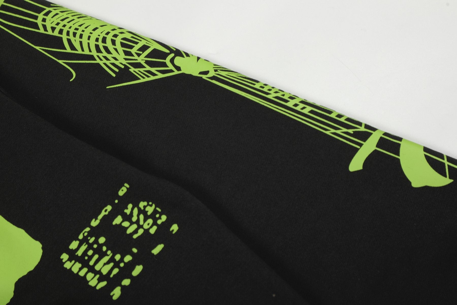 Sp5der Web Graphic Hoodie & Sweatpants Matching Set — detail