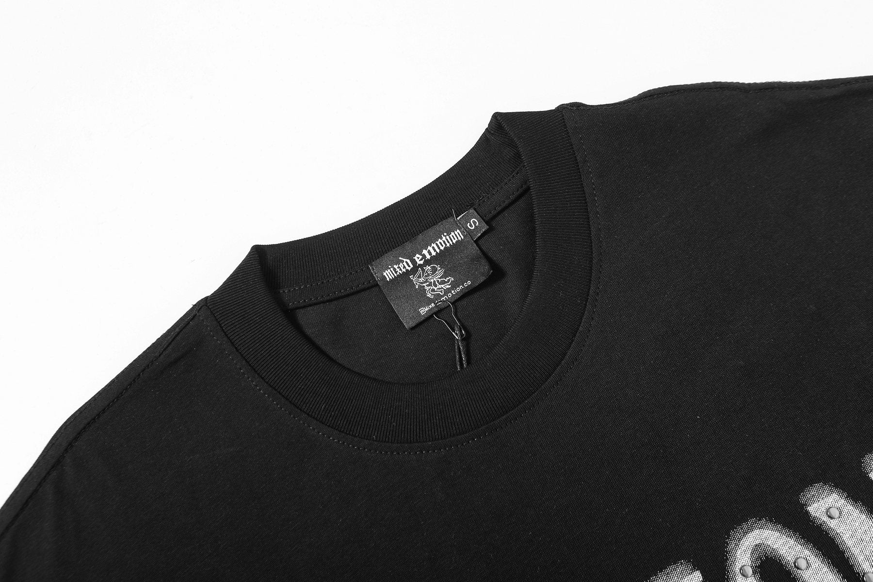 MIXED EMOTION Never Die Graphic Short-Sleeve T-Shirt — detail