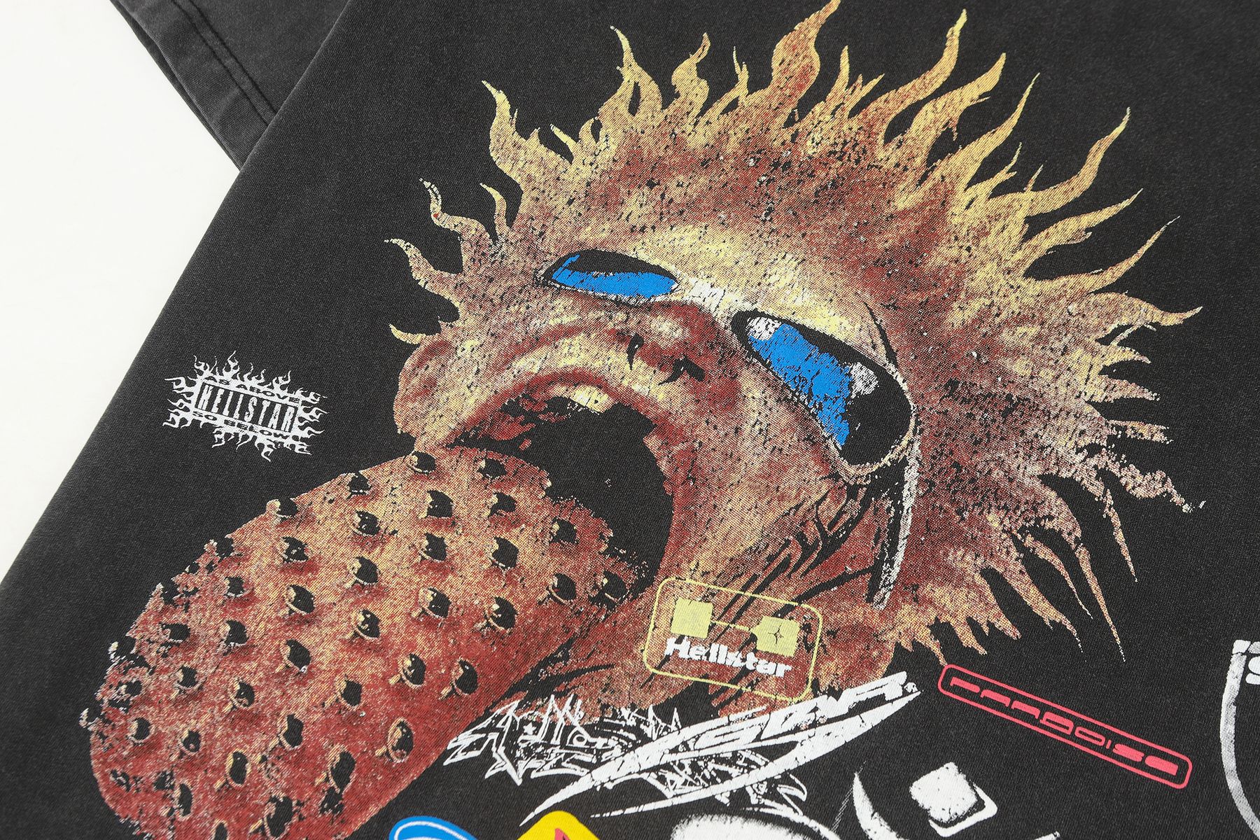 Hellstar Character & Graffiti Graphic Short-Sleeve T-Shirt — detail