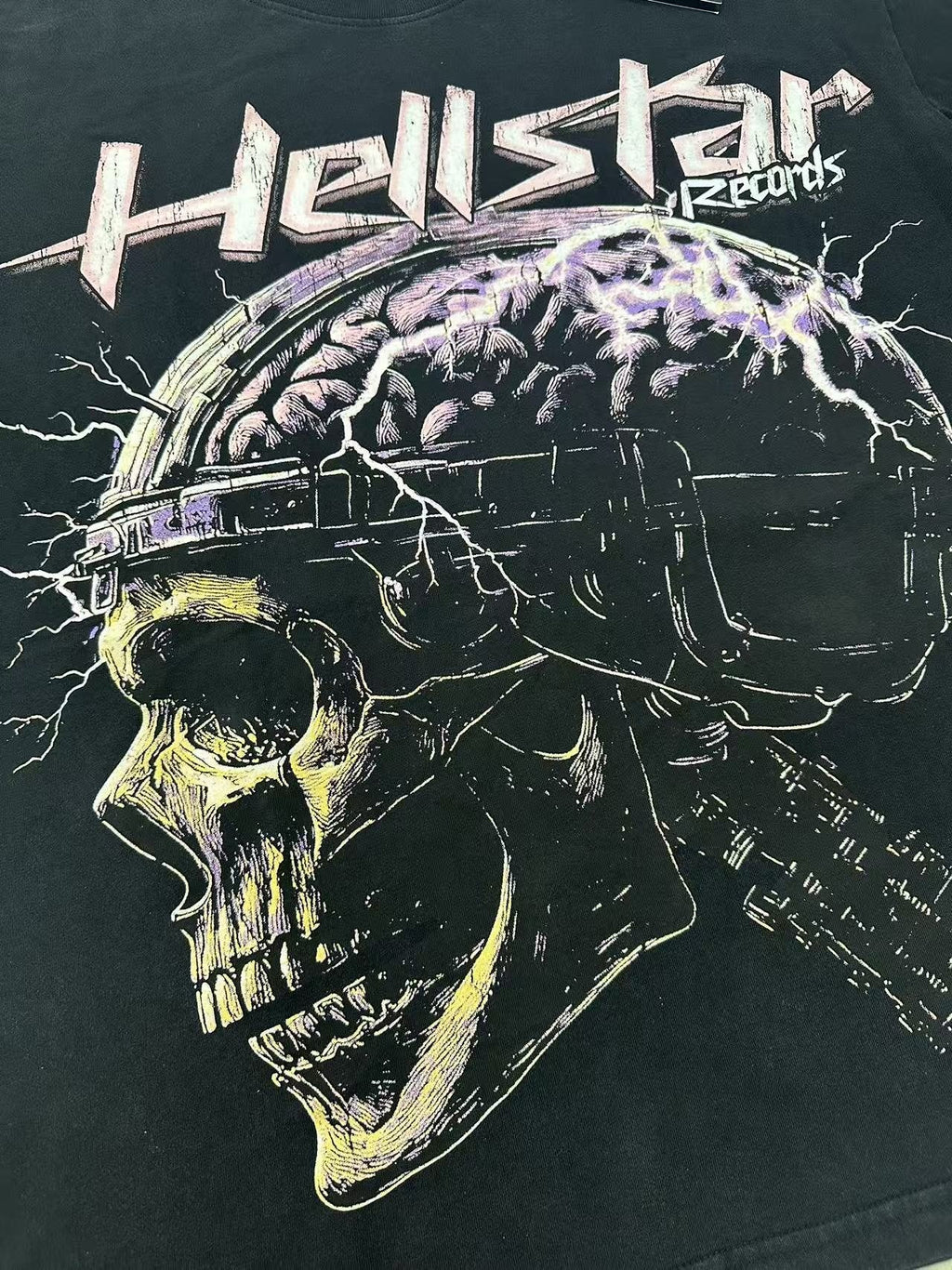 Hellstar Skull and City Graphic Short-Sleeve T-Shirt — detail