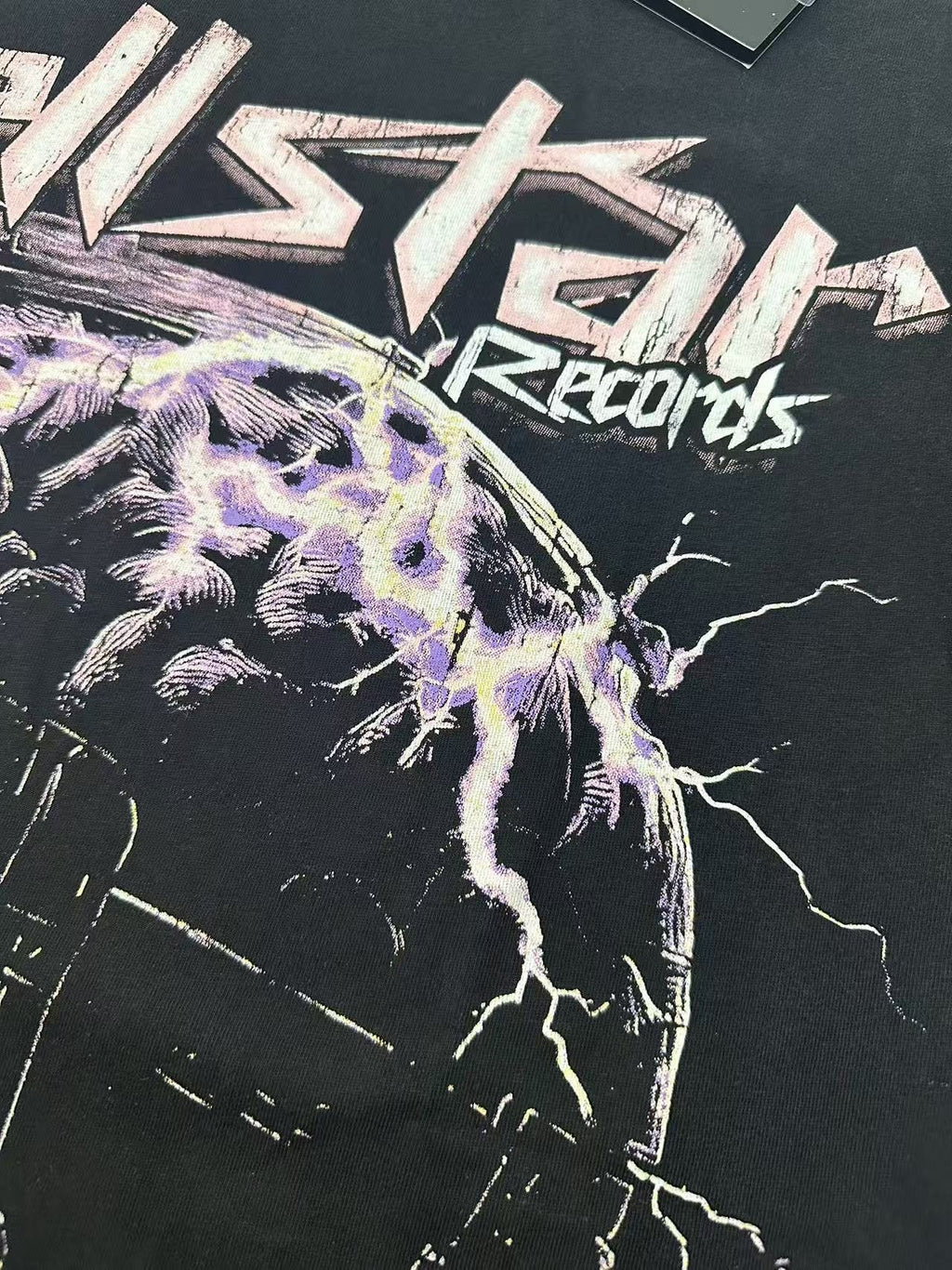 Hellstar Skull and City Graphic Short-Sleeve T-Shirt — detail