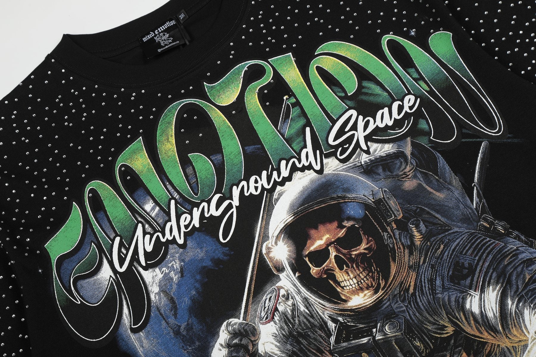 MIXED EMOTION Astronaut Skull Graphic T-Shirt — neck_label