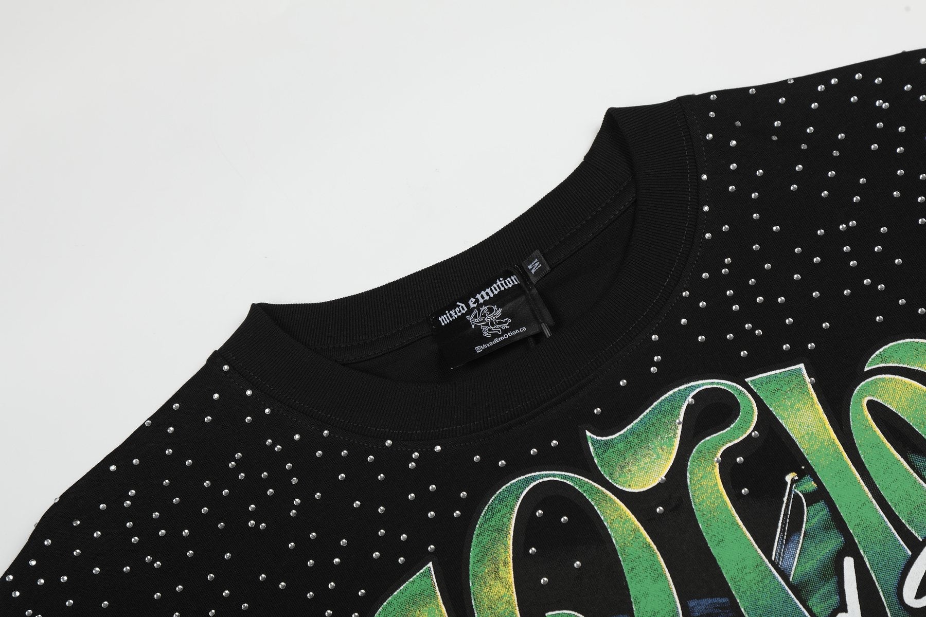 MIXED EMOTION Astronaut Skull Graphic T-Shirt — neck_label