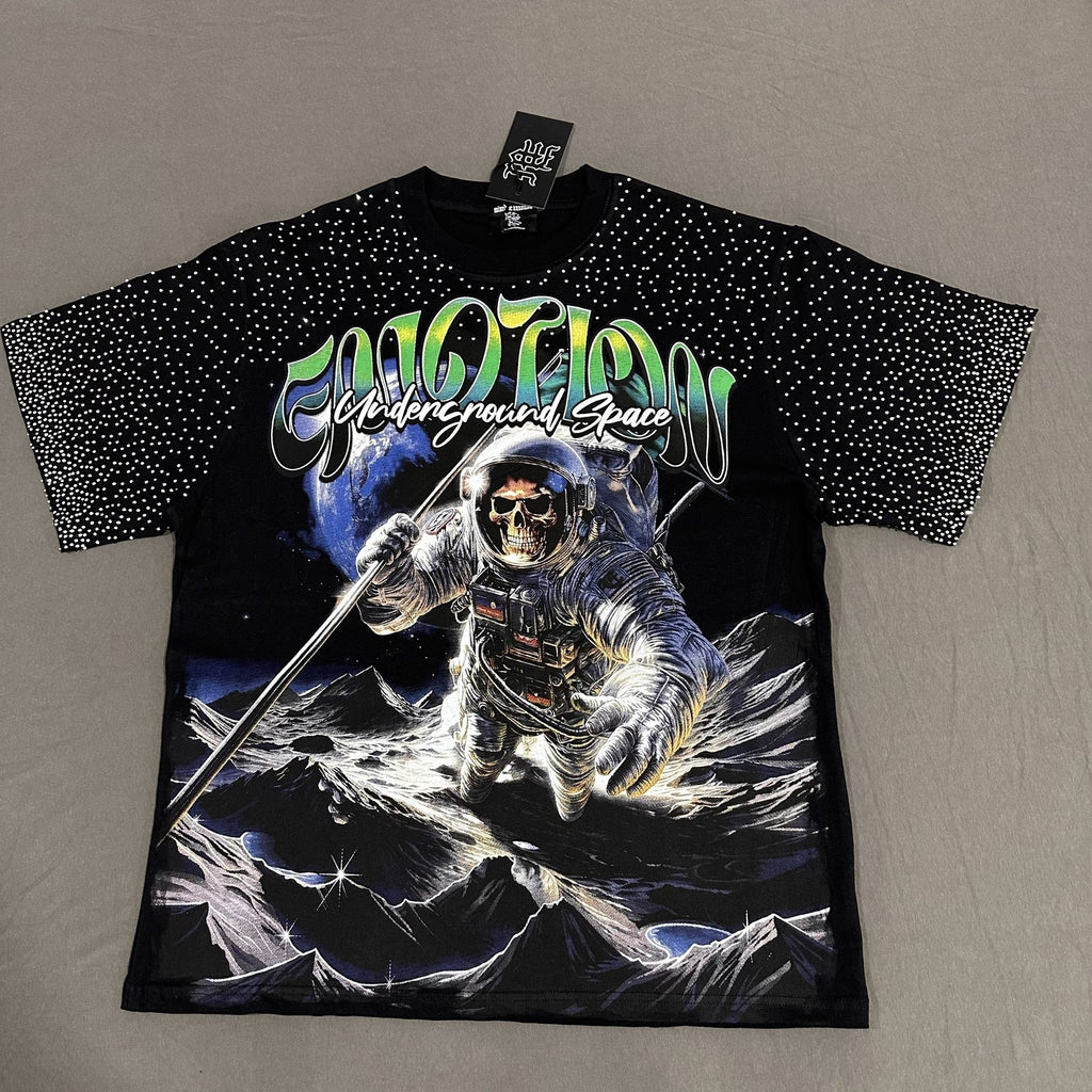 MIXED EMOTION Astronaut Skull Graphic T-Shirt — hang_tag