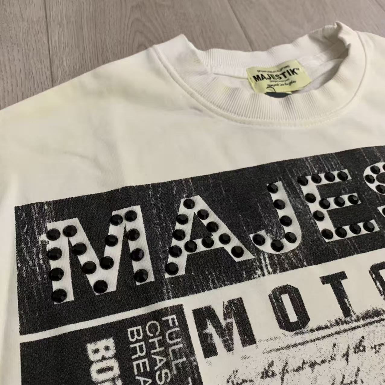 MAJESTIK Motor Club Graphic Short-Sleeve T-Shirt — neck_label