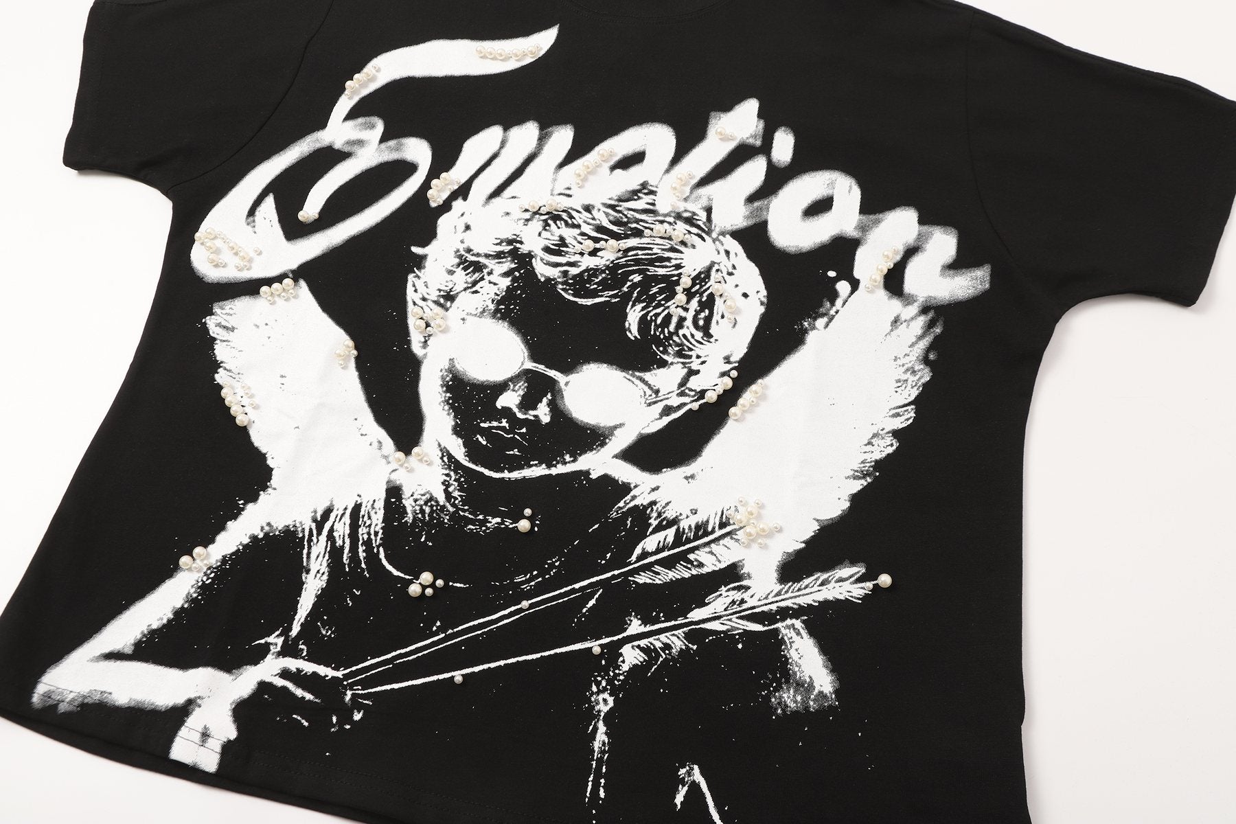 MIXED EMOTION Pearl Script Graphic T-Shirt — detail