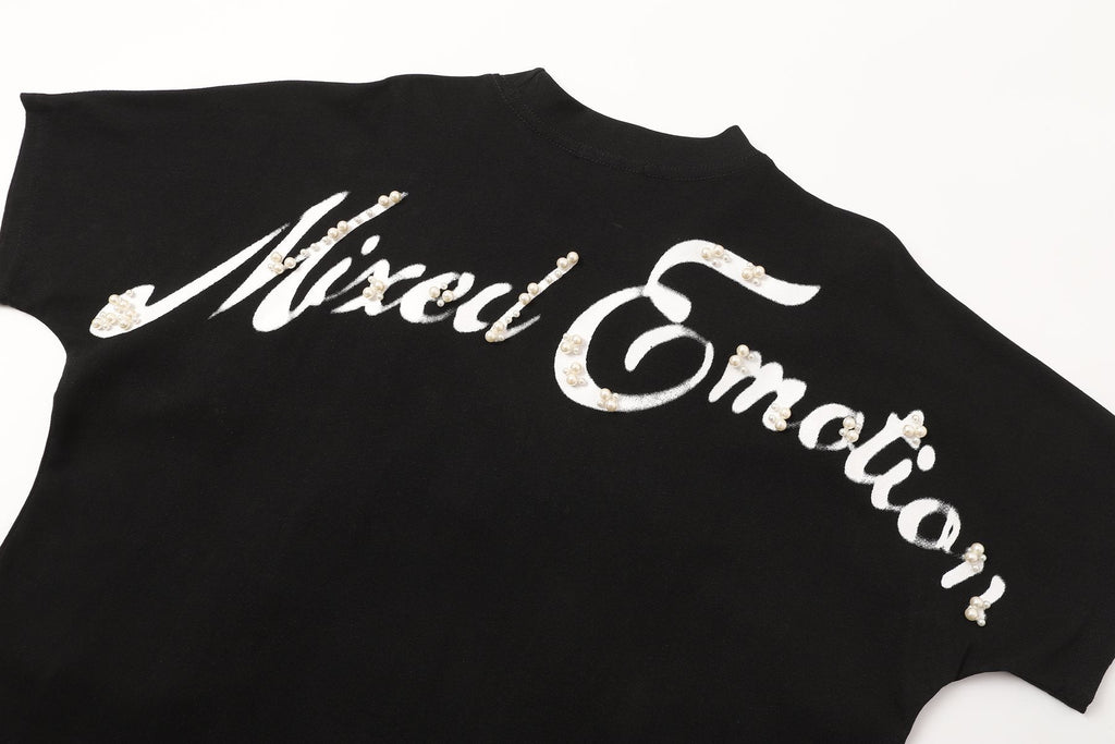 MIXED EMOTION Pearl Script Graphic T-Shirt — detail