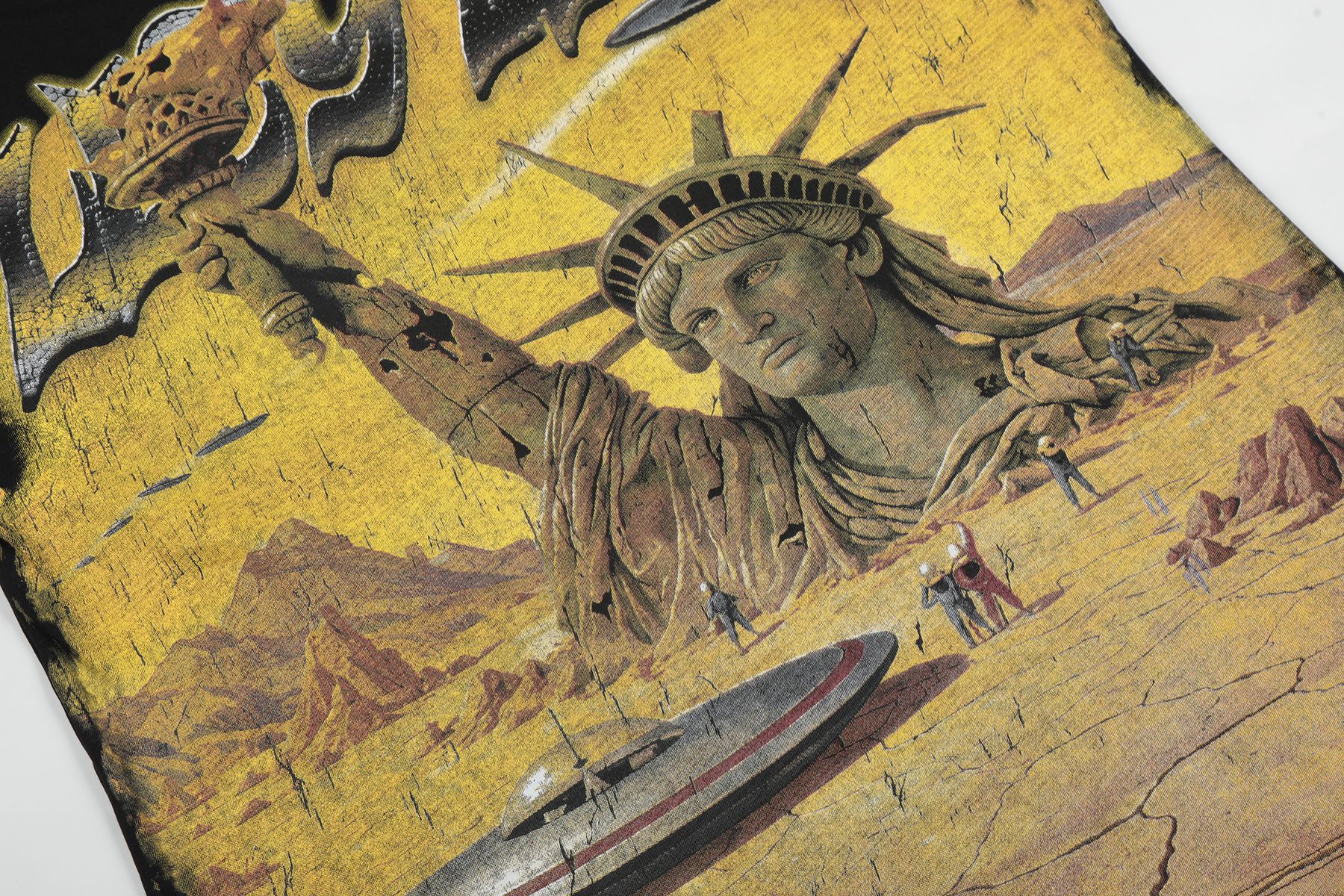 VALE USA Liberty UFO Graphic T-Shirt — detail