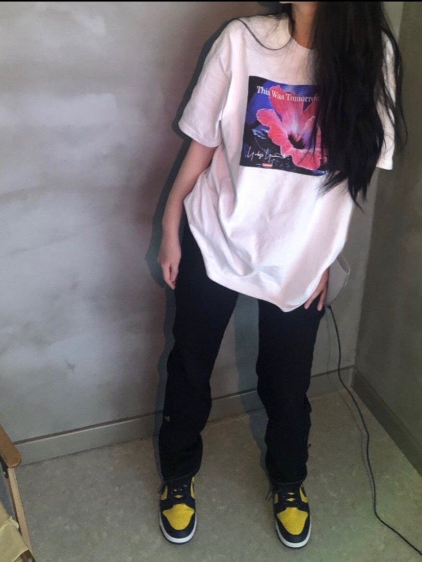 Supreme Hibiscus Graphic Short-Sleeve T-Shirt — context