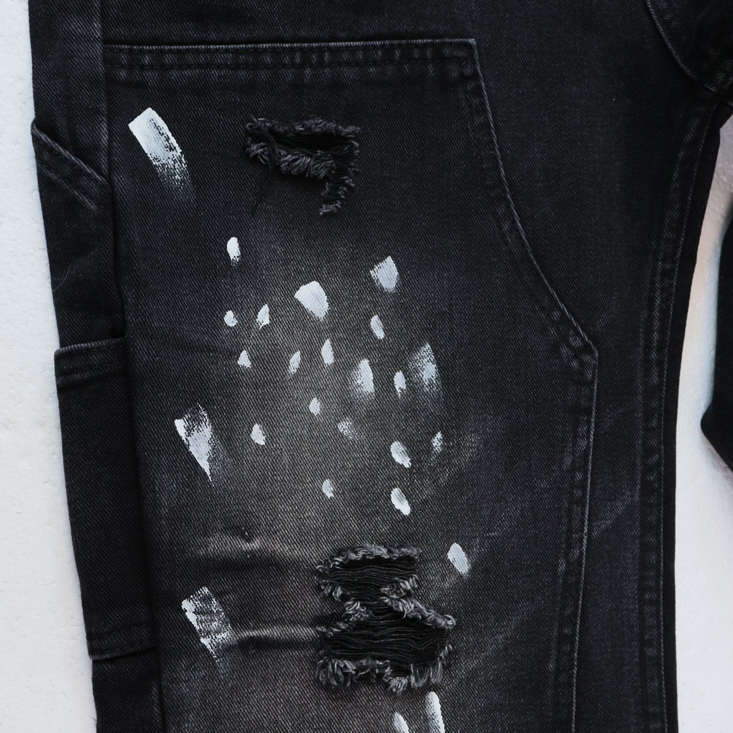 Valley Dreams Distressed Paint-Splatter Jeans — detail