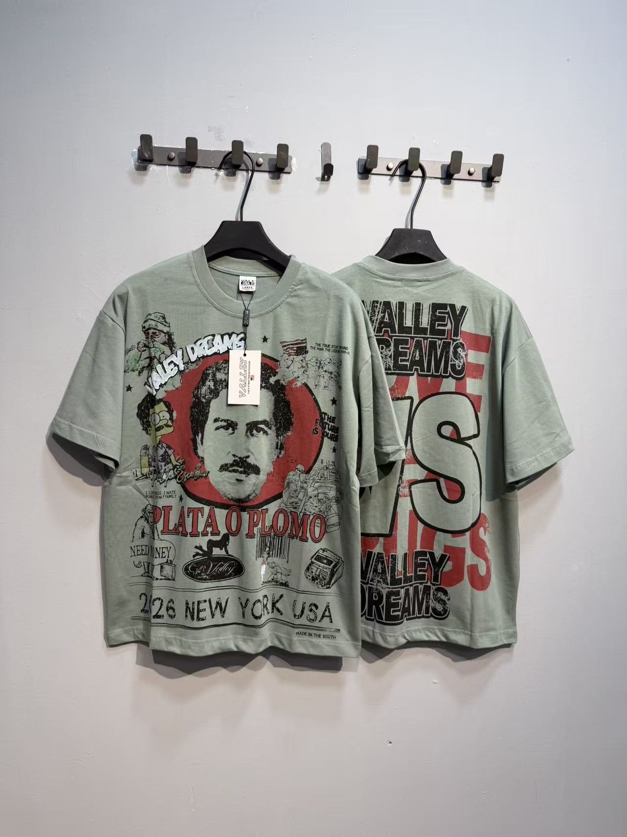 VALLEY Dreams Graphic Short-Sleeve T-Shirt — context