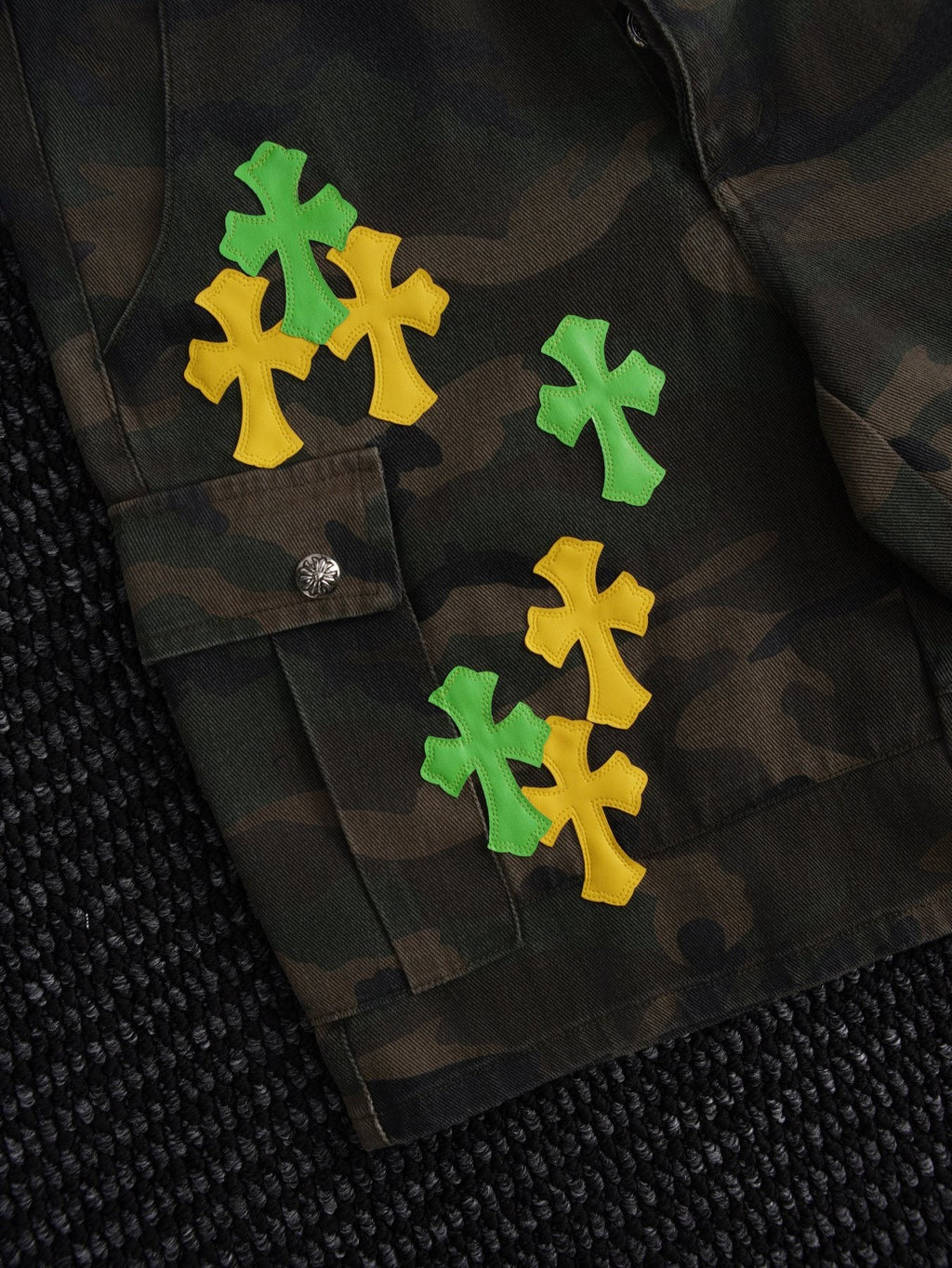 Chrome Hearts Camouflage Cross Patch Cargo Shorts — detail