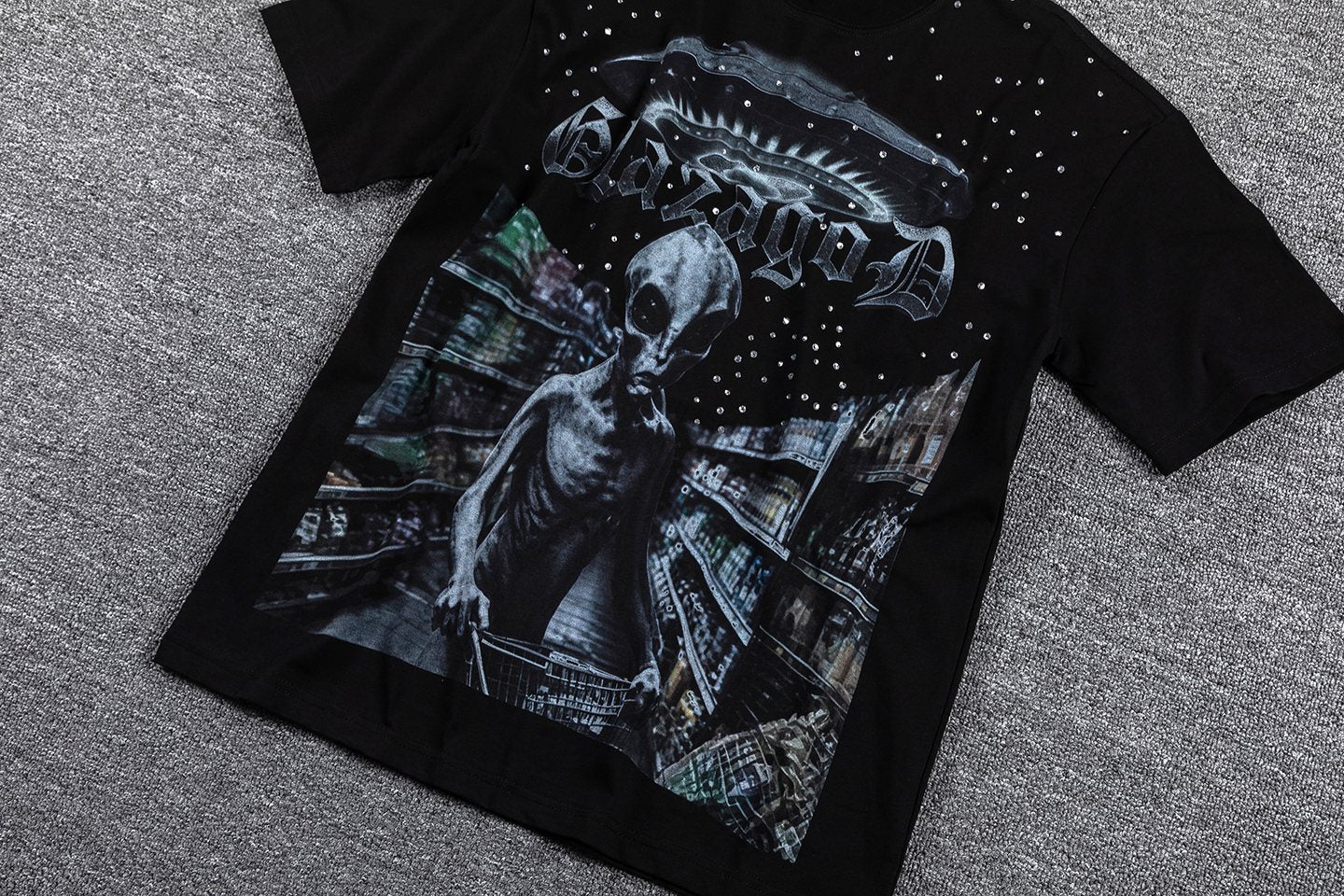 GlazingD Above the Law of Gravity Graphic T-Shirt — detail