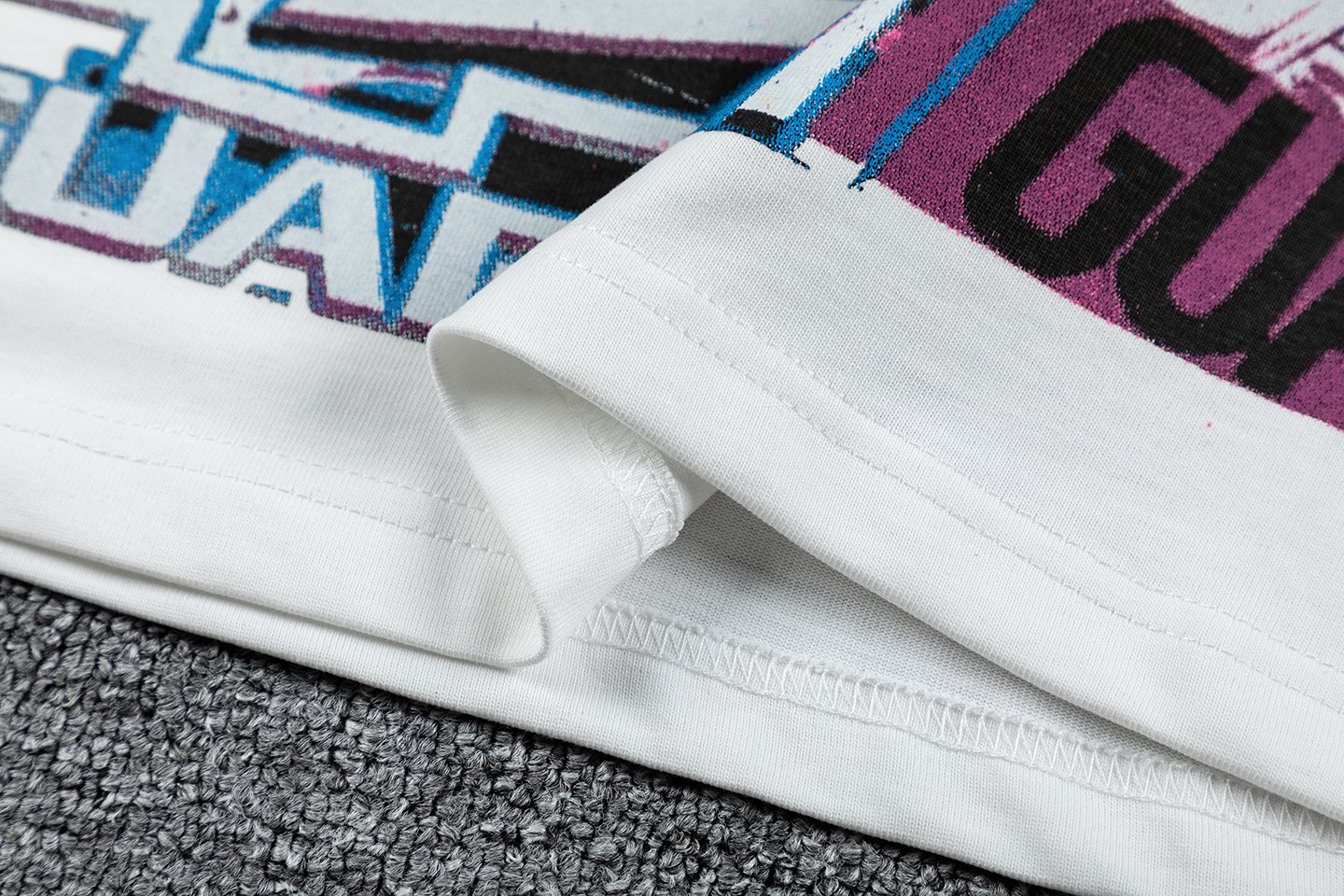 GUAPI Racing Geometric Short-Sleeve T-Shirt — fabric_closeup