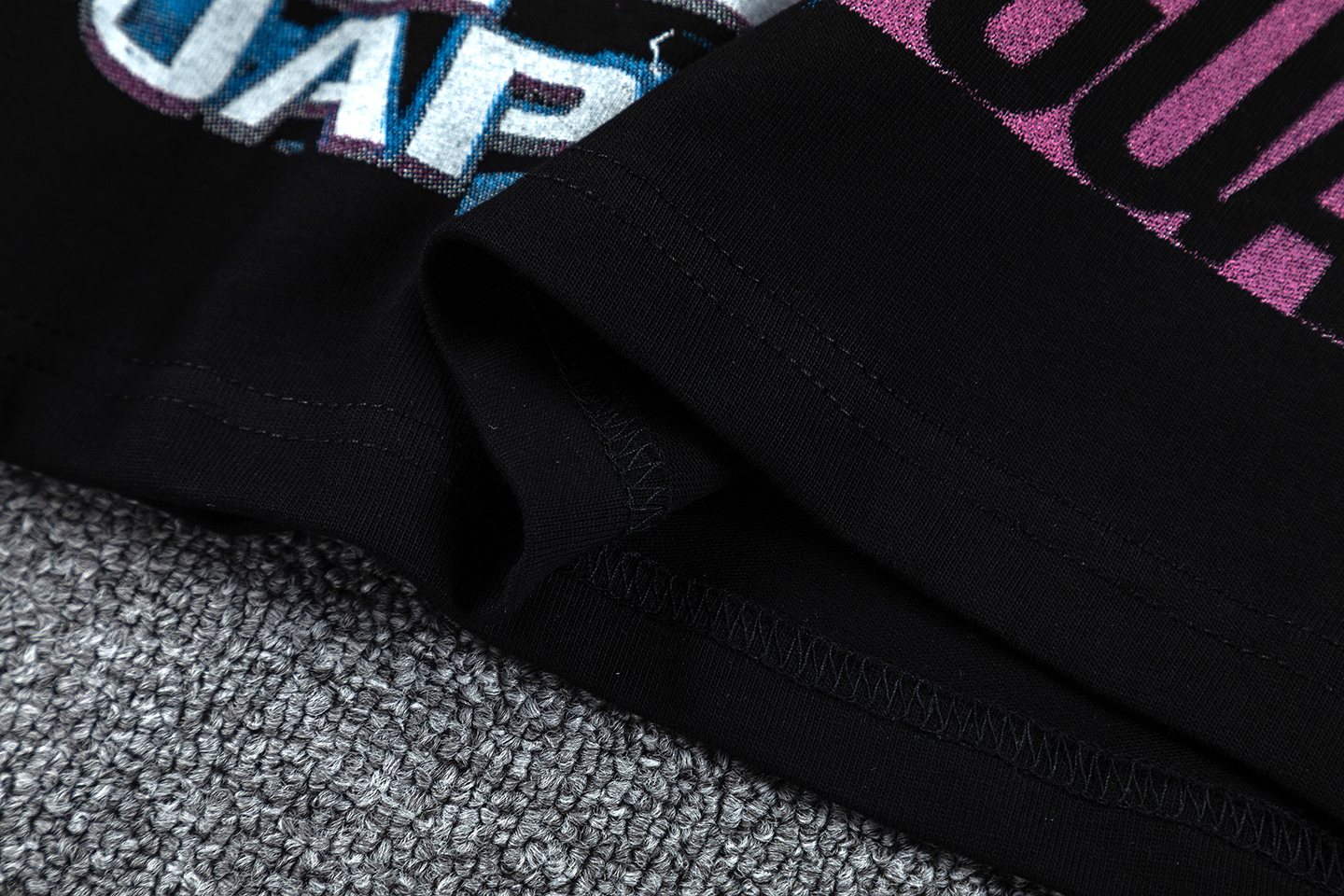 GUAPI Racing Geometric Short-Sleeve T-Shirt — fabric_closeup