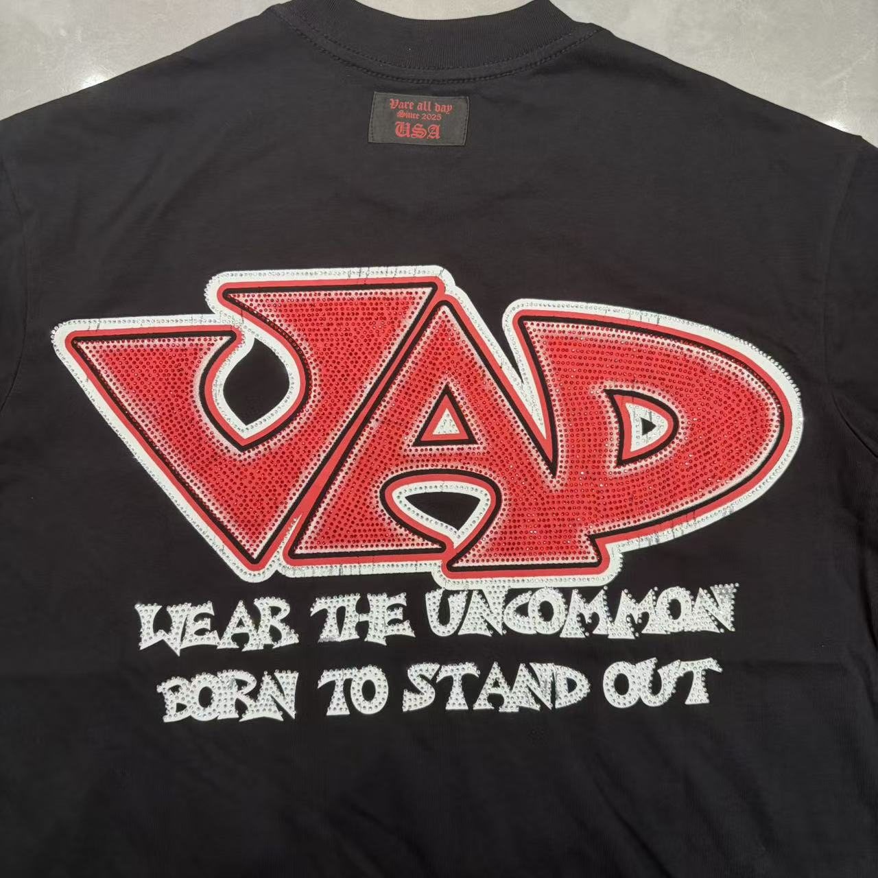 VARE ALL DAY Front & Back Graphic T-Shirt — detail