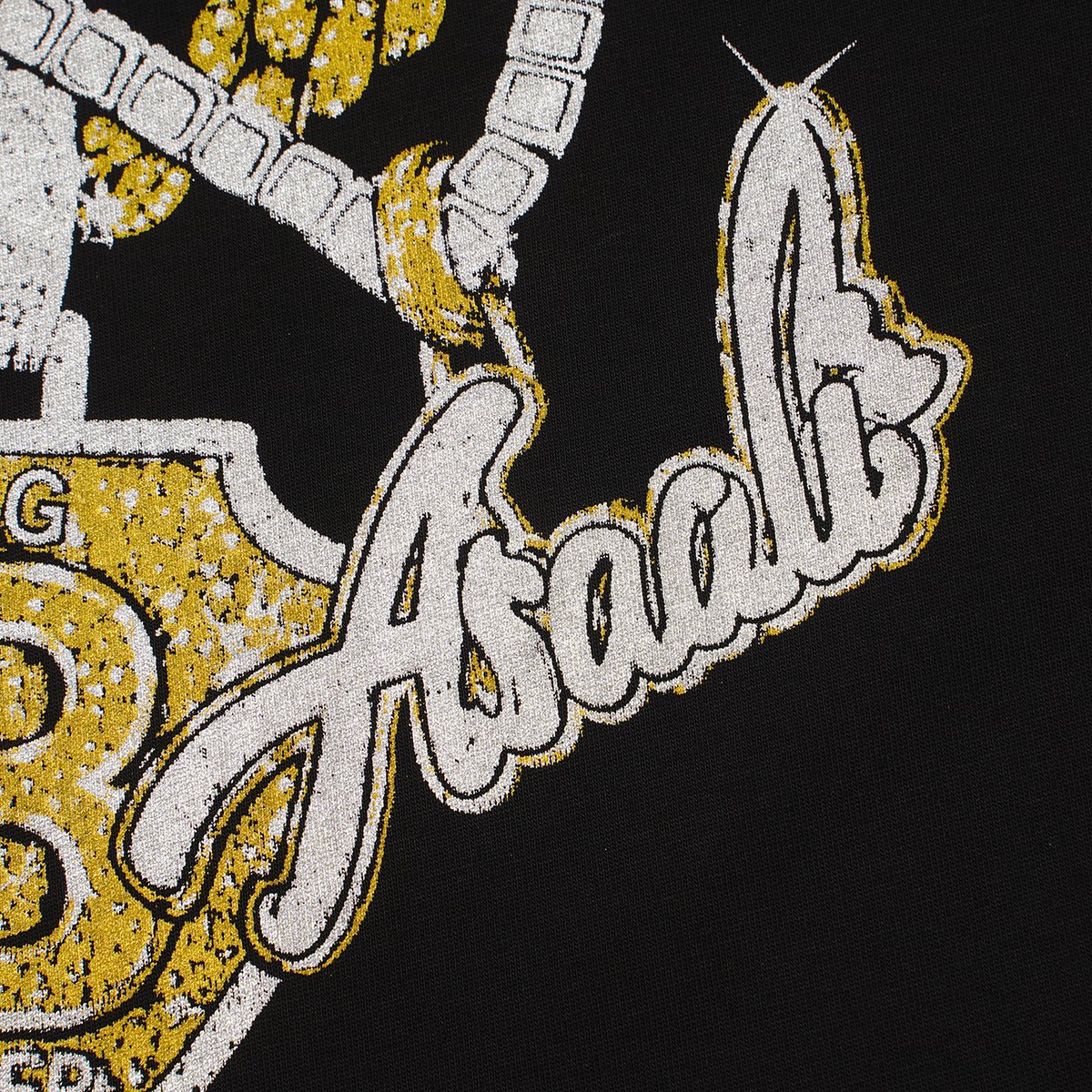 ASAALL Chain and Shield Graphic Short-Sleeve T-Shirt — detail