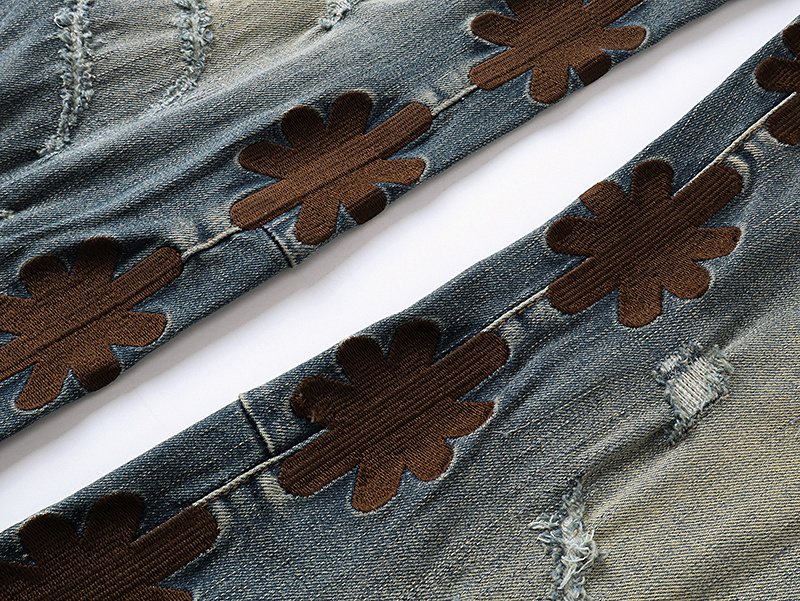 LOSTSHDWS Floral Applique Flared Jeans — detail