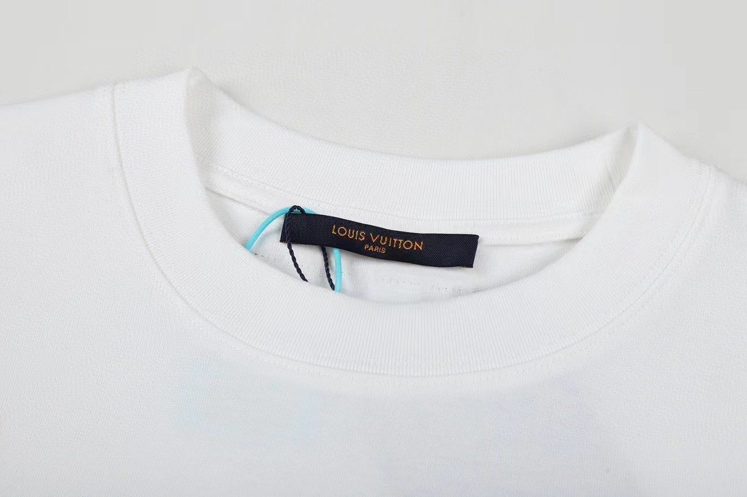 Supreme LV-Style Graffiti Graphic Short-Sleeve T-Shirt — neck_label